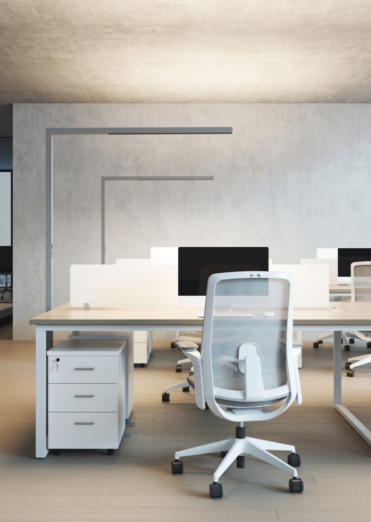 ELFOO-F 2.0 Stehleuchte in einem hellen Büro